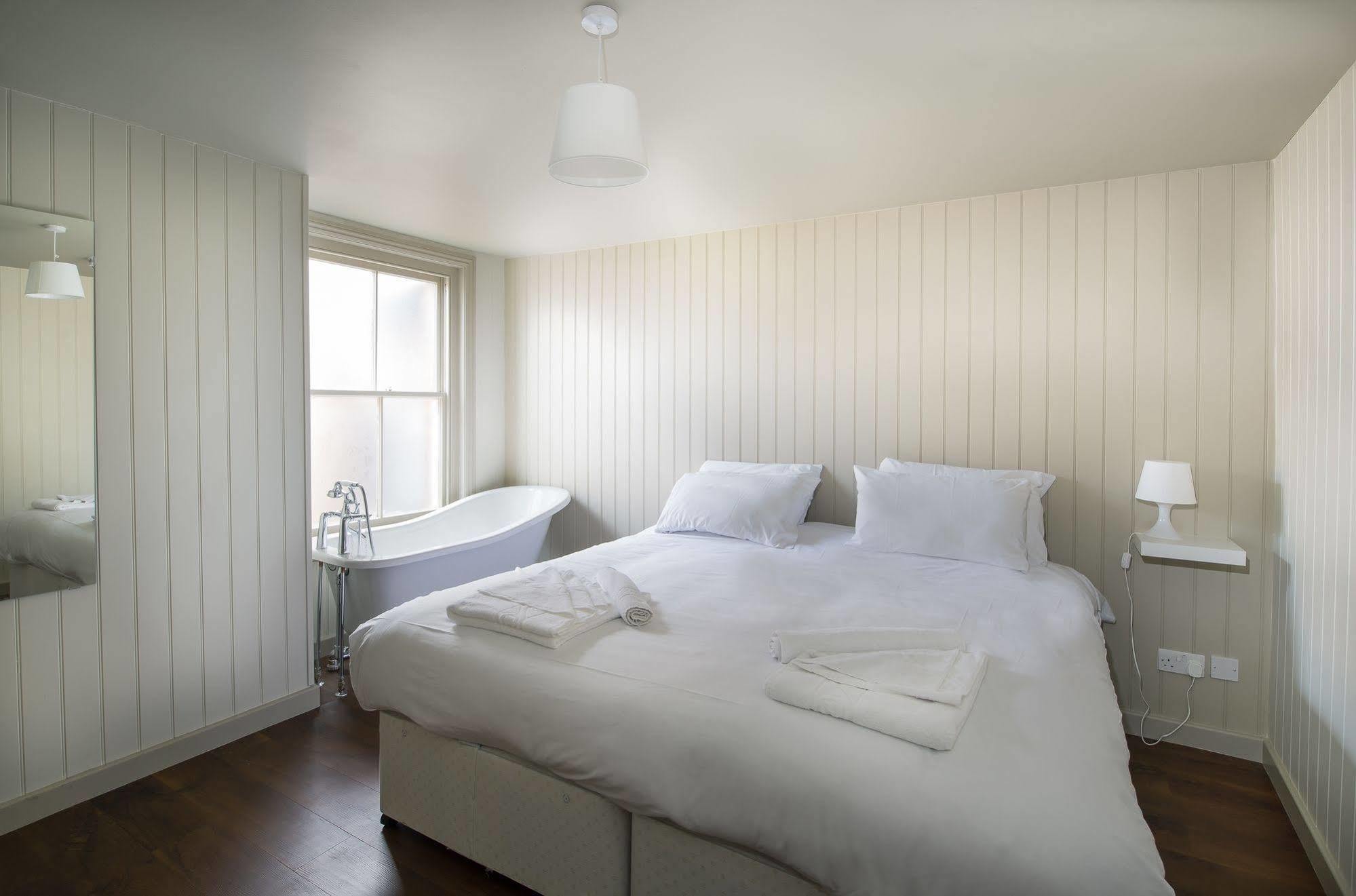 Wheatsheaf 4* Newport (Isle Of Wight)