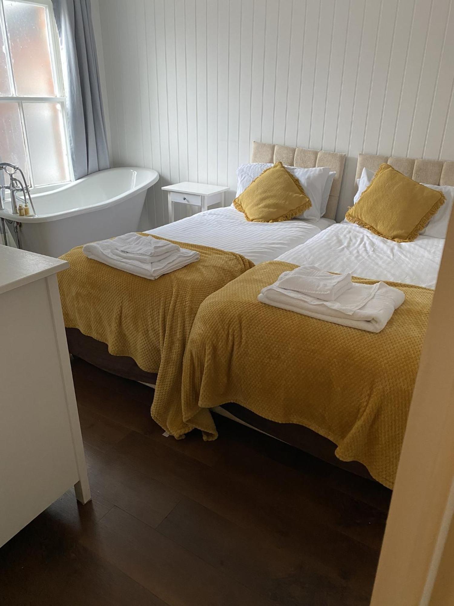 Wheatsheaf Bed & Breakfast Newport (Isle Of Wight)