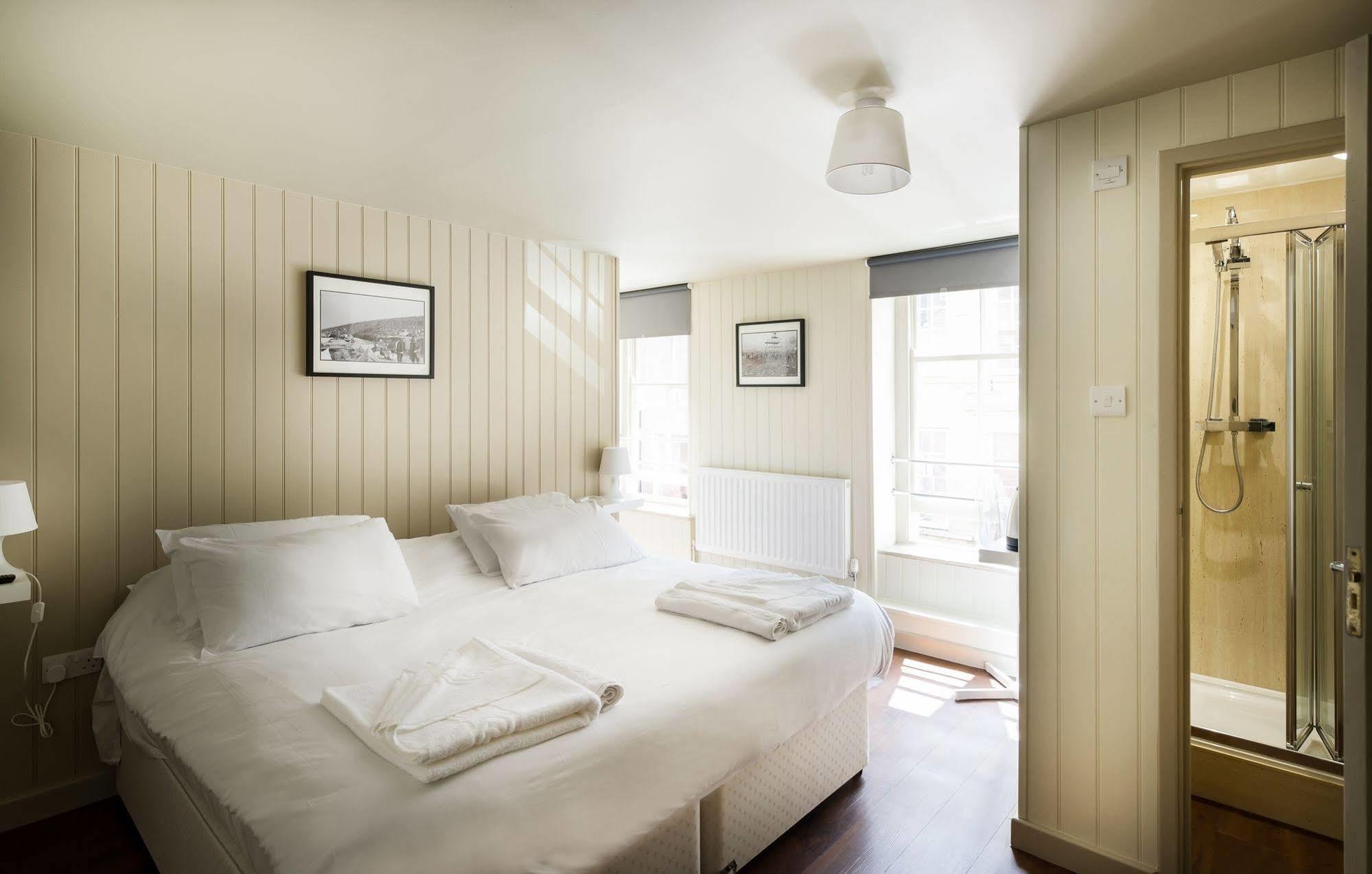 Wheatsheaf Bed & Breakfast Newport (Isle Of Wight)